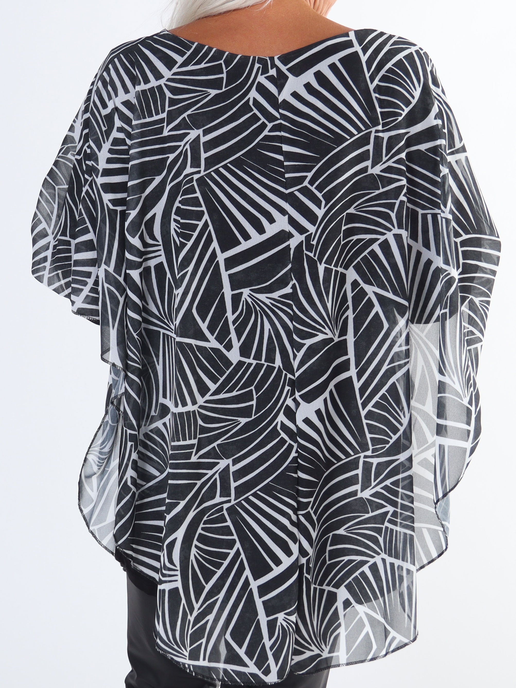 Kenya Pattern Shirt - Mönstrad plus size tunika med chiffonglager